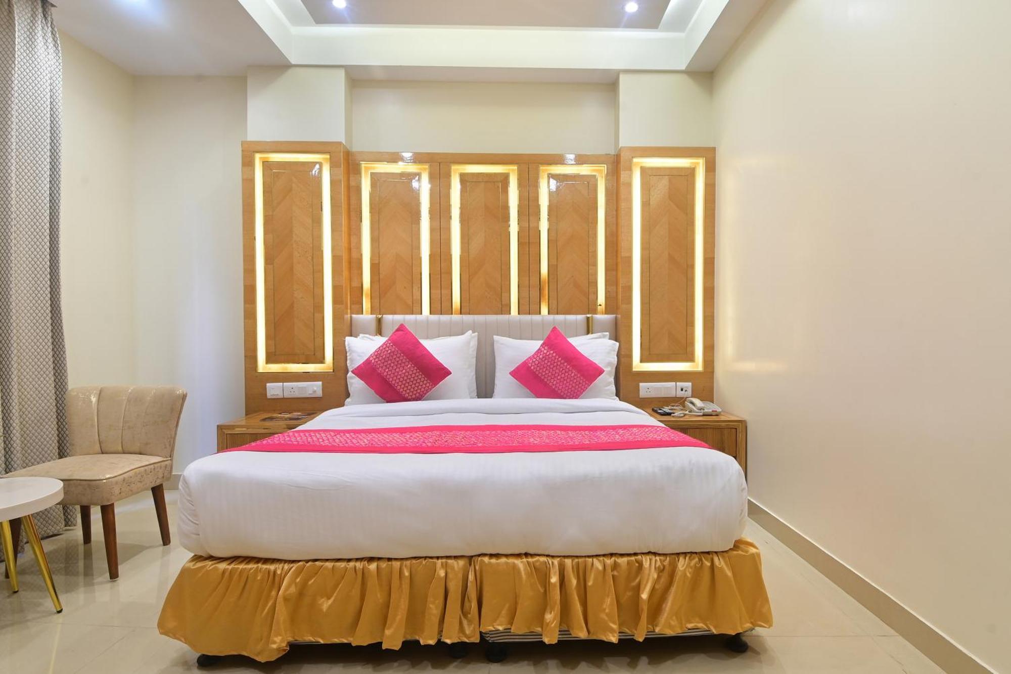 Hotel Gold Palace - 03 Mins Walk From New Delhi Railway Station Екстер'єр фото