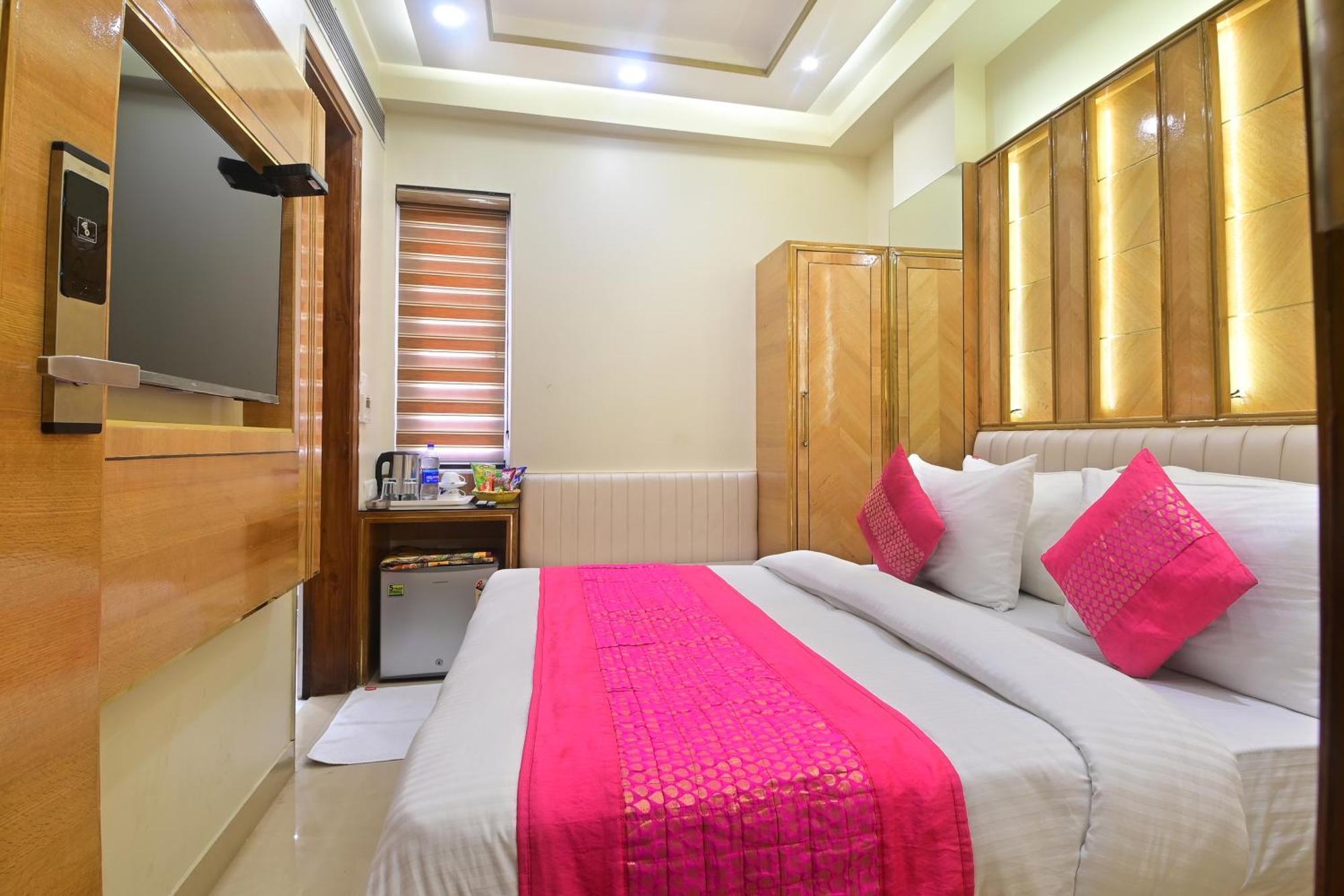 Hotel Gold Palace - 03 Mins Walk From New Delhi Railway Station Екстер'єр фото