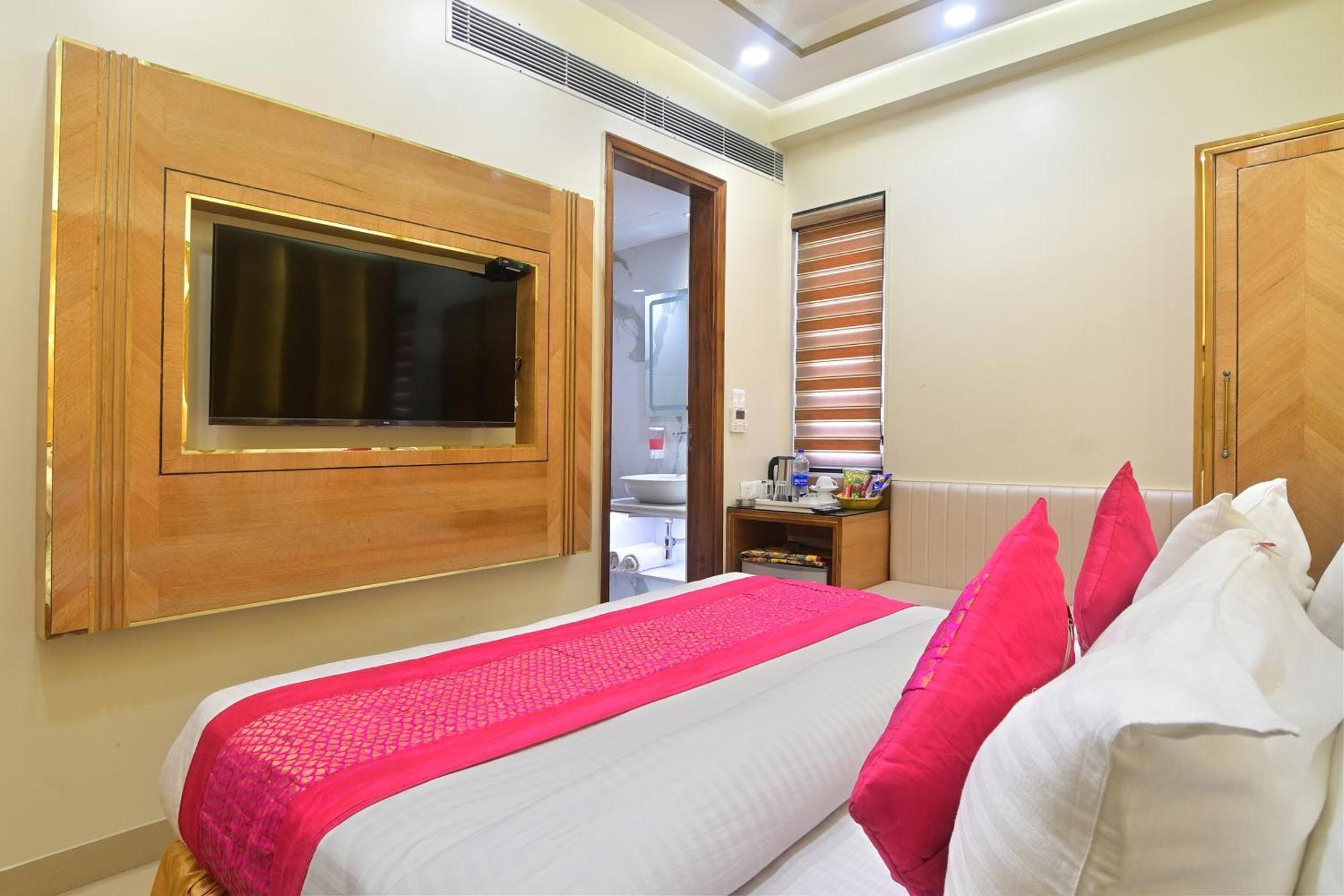 Hotel Gold Palace - 03 Mins Walk From New Delhi Railway Station Екстер'єр фото