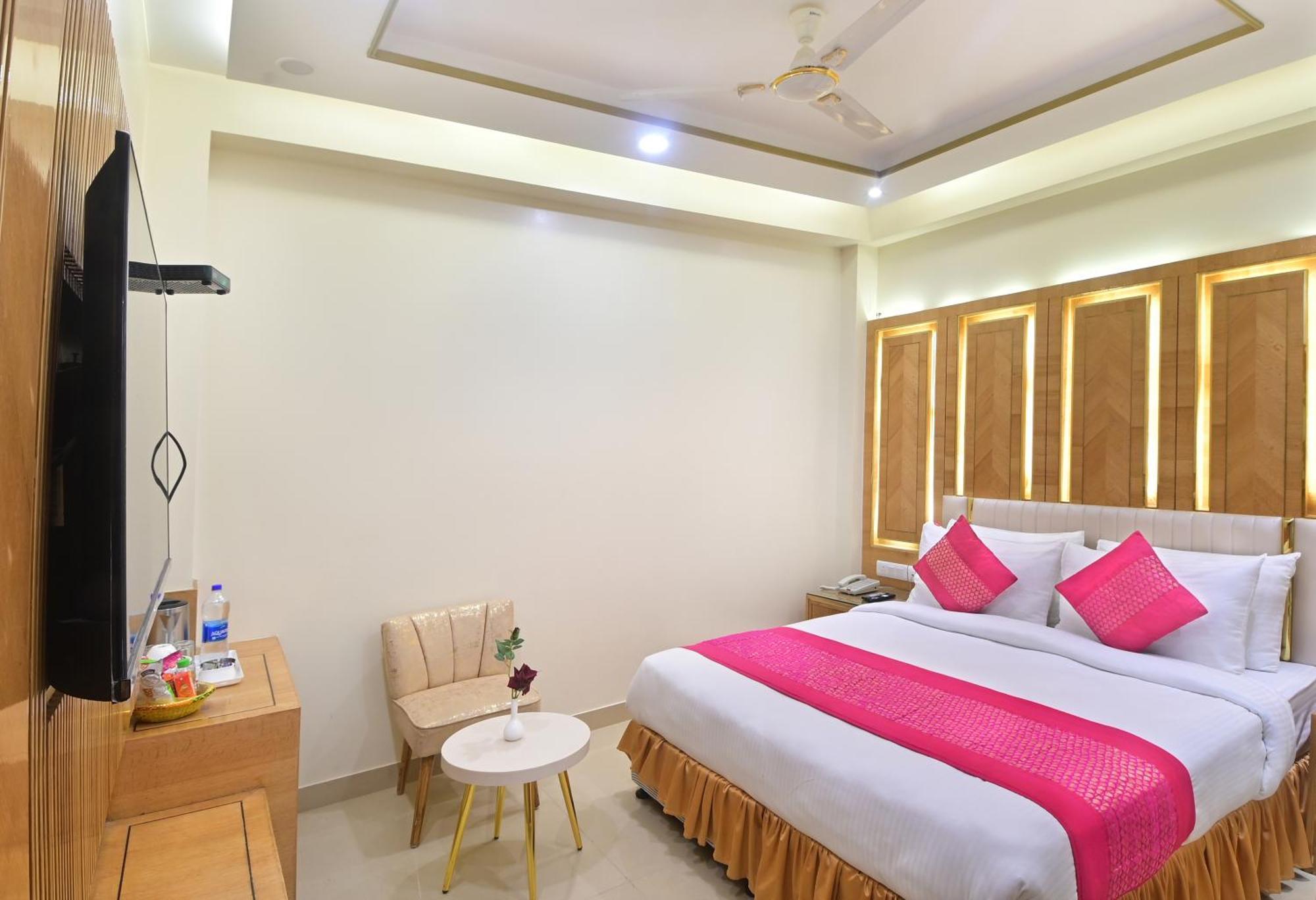 Hotel Gold Palace - 03 Mins Walk From New Delhi Railway Station Екстер'єр фото