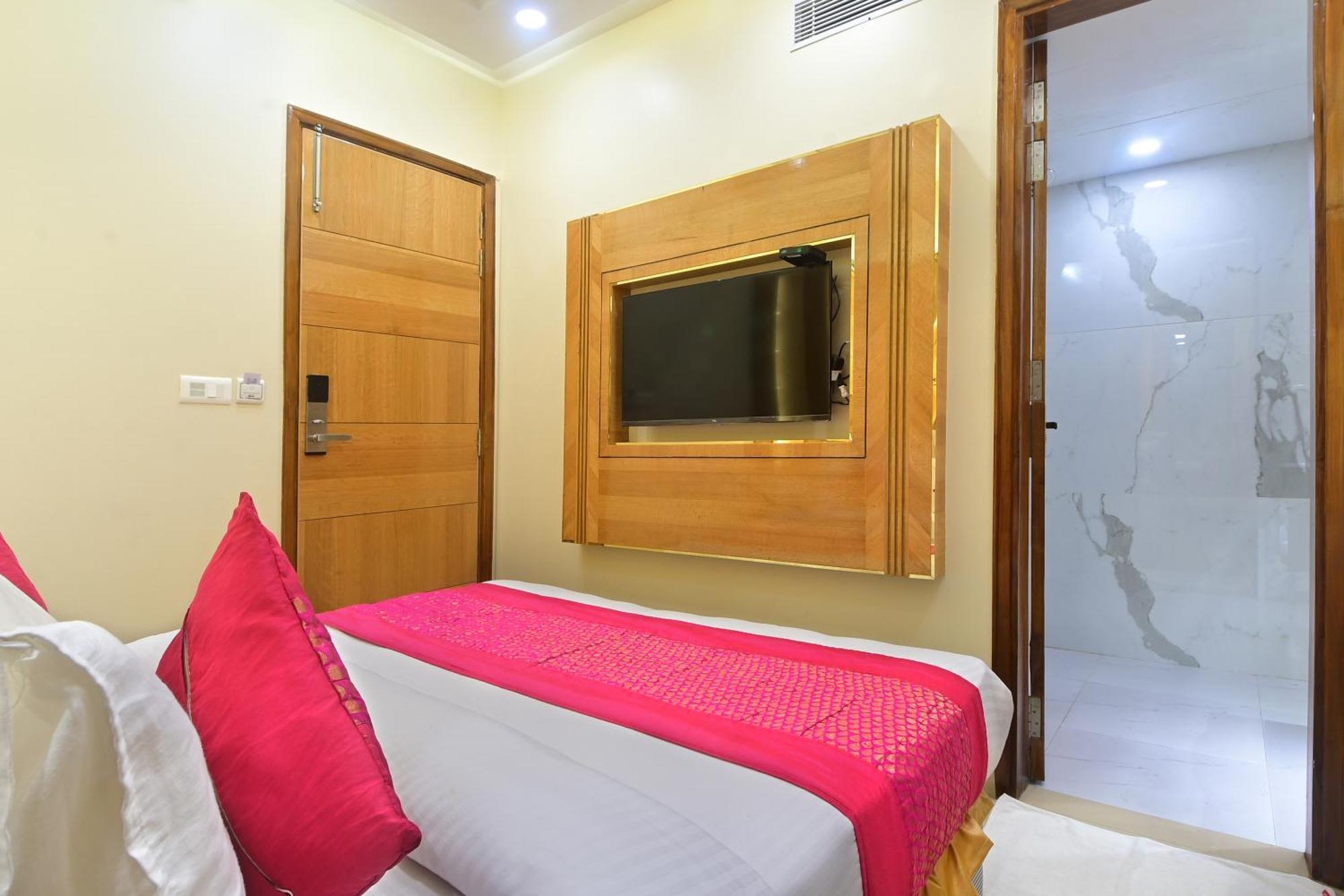 Hotel Gold Palace - 03 Mins Walk From New Delhi Railway Station Екстер'єр фото