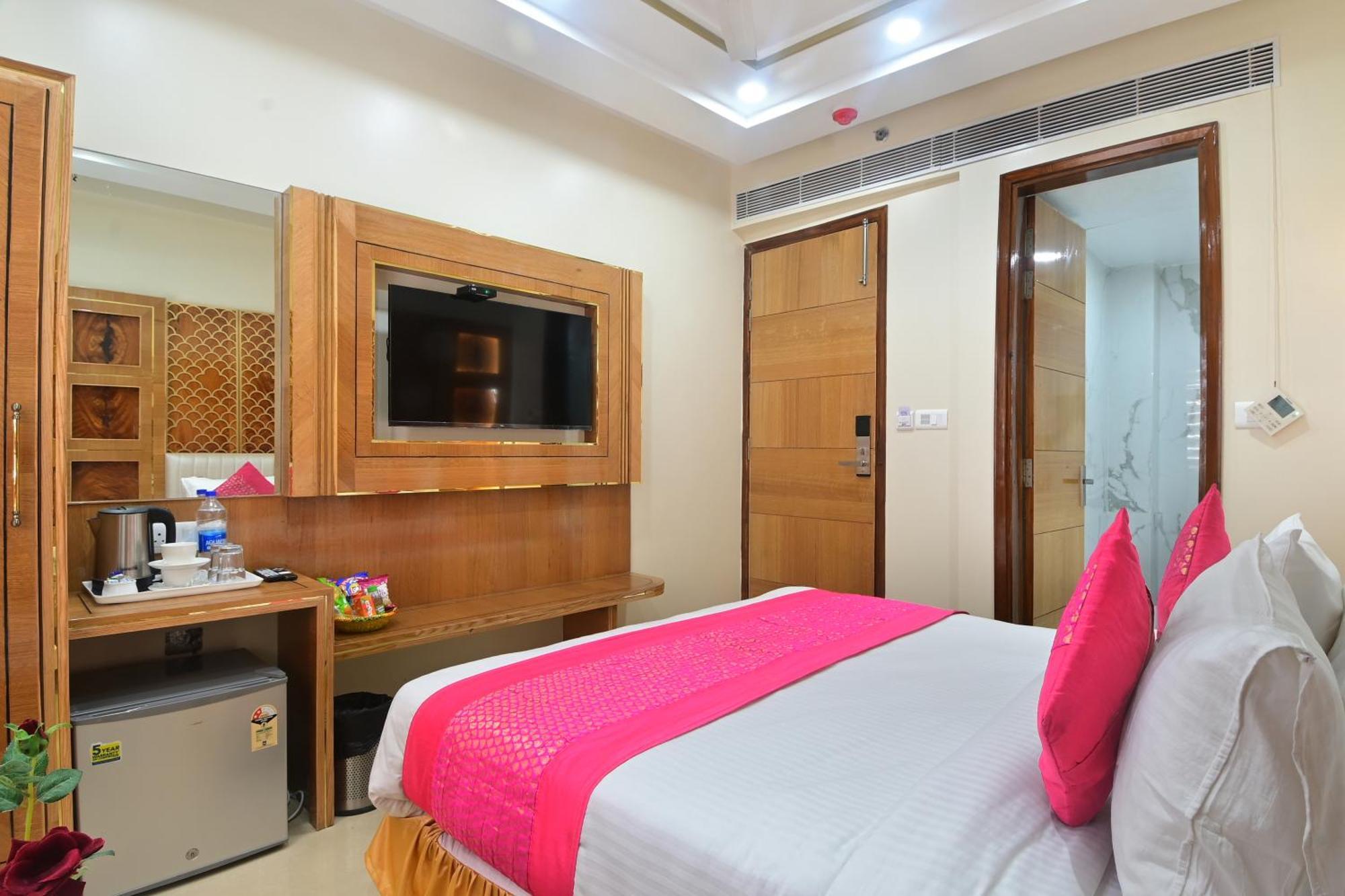 Hotel Gold Palace - 03 Mins Walk From New Delhi Railway Station Екстер'єр фото