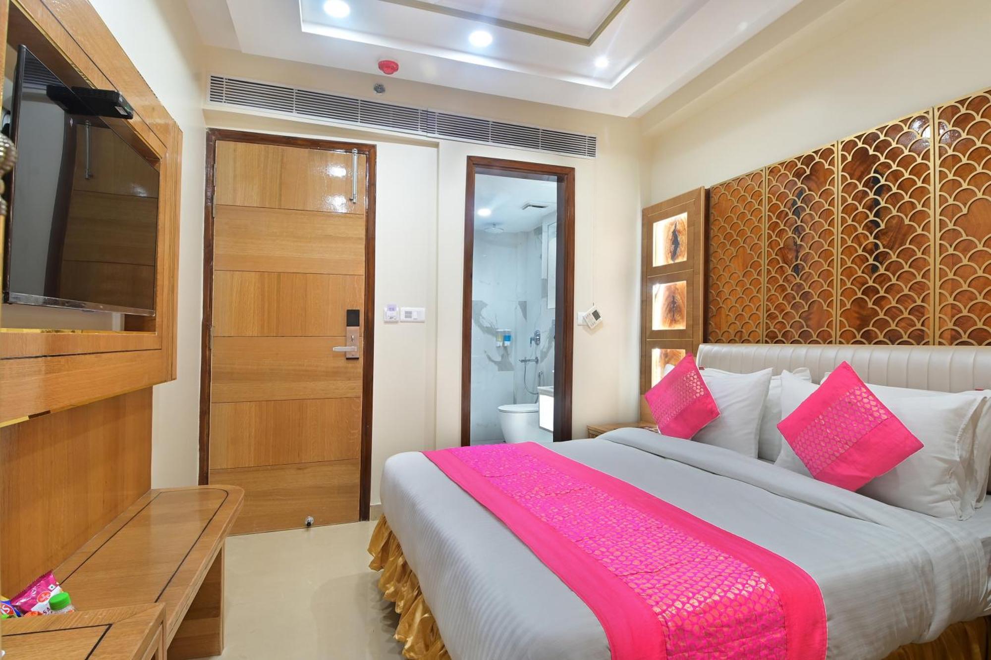 Hotel Gold Palace - 03 Mins Walk From New Delhi Railway Station Екстер'єр фото