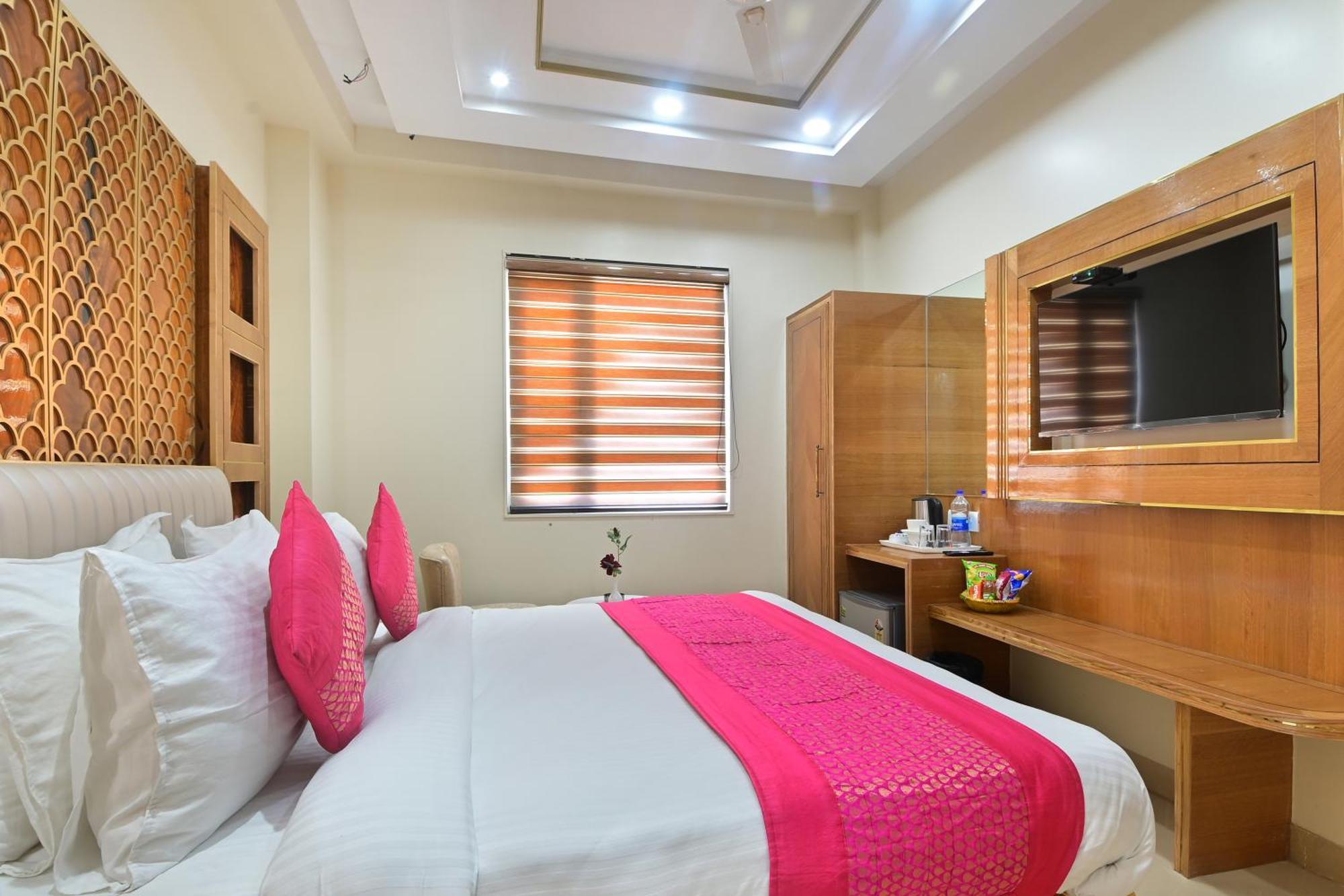 Hotel Gold Palace - 03 Mins Walk From New Delhi Railway Station Екстер'єр фото
