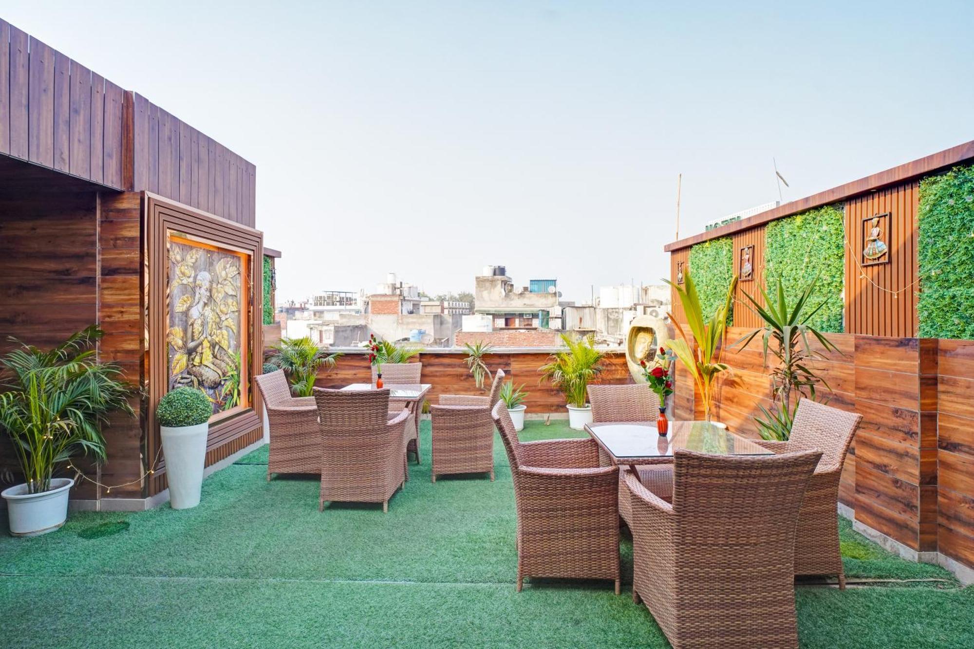 Hotel Gold Palace - 03 Mins Walk From New Delhi Railway Station Екстер'єр фото