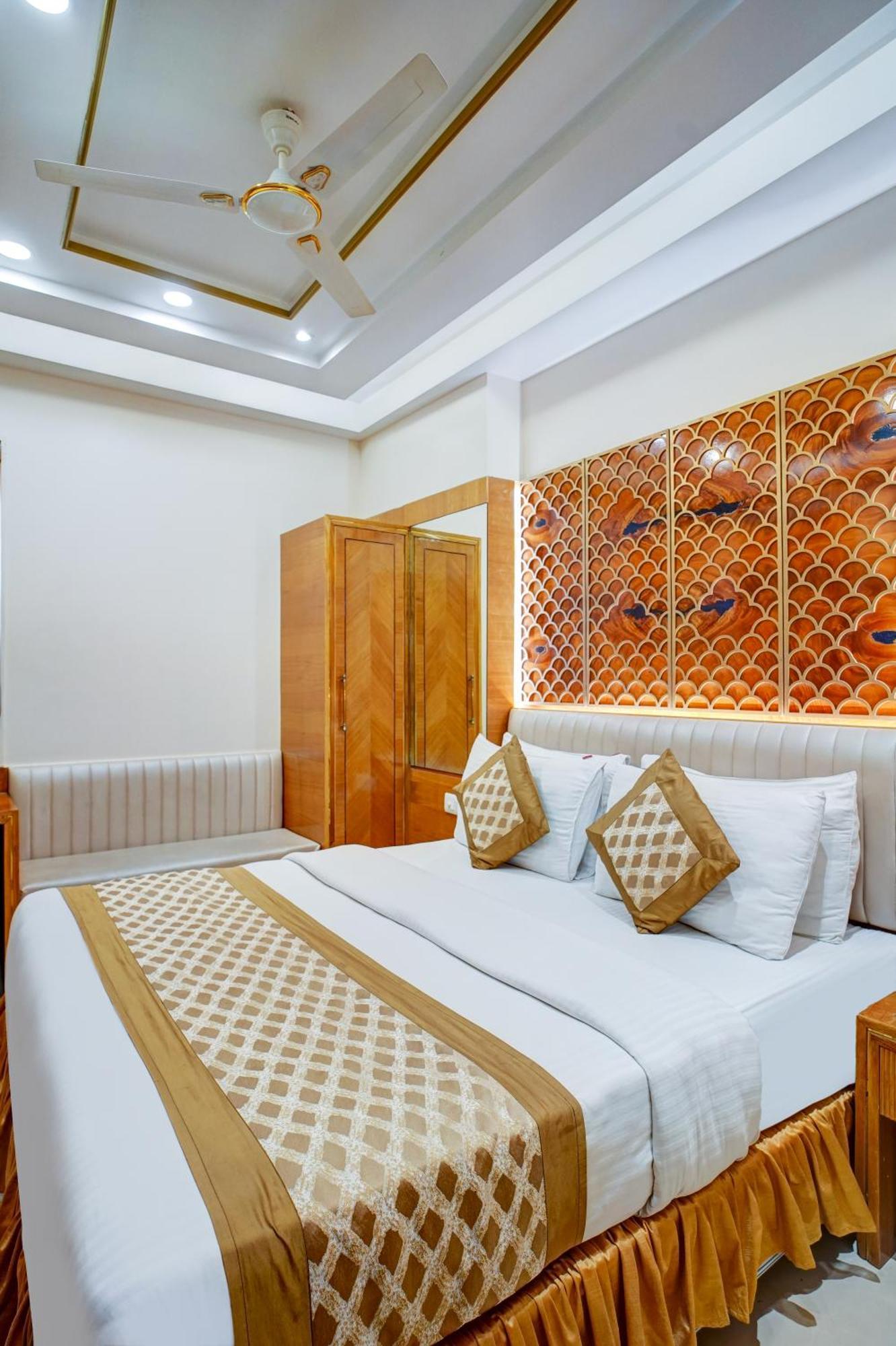 Hotel Gold Palace - 03 Mins Walk From New Delhi Railway Station Екстер'єр фото