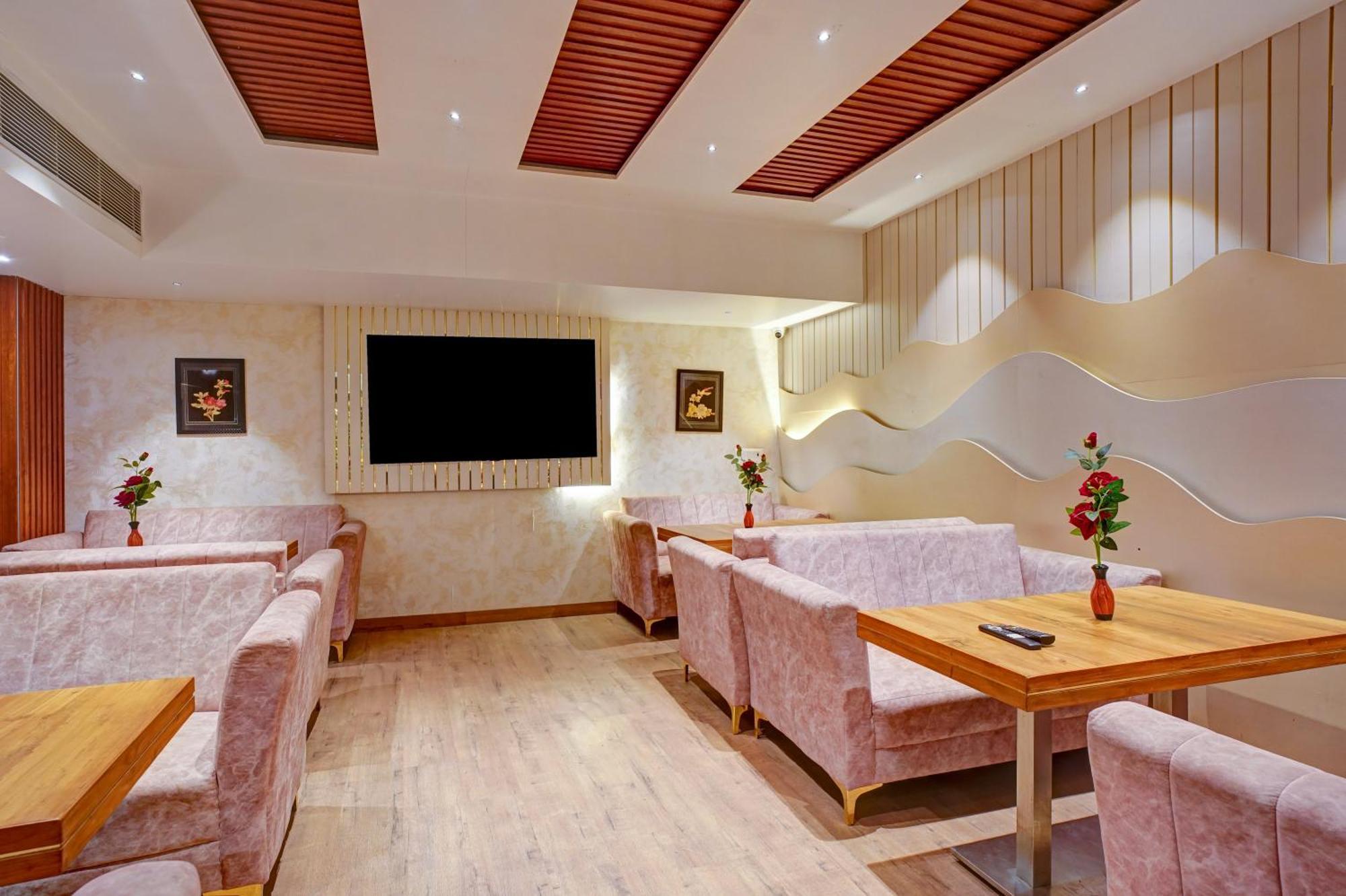 Hotel Gold Palace - 03 Mins Walk From New Delhi Railway Station Екстер'єр фото