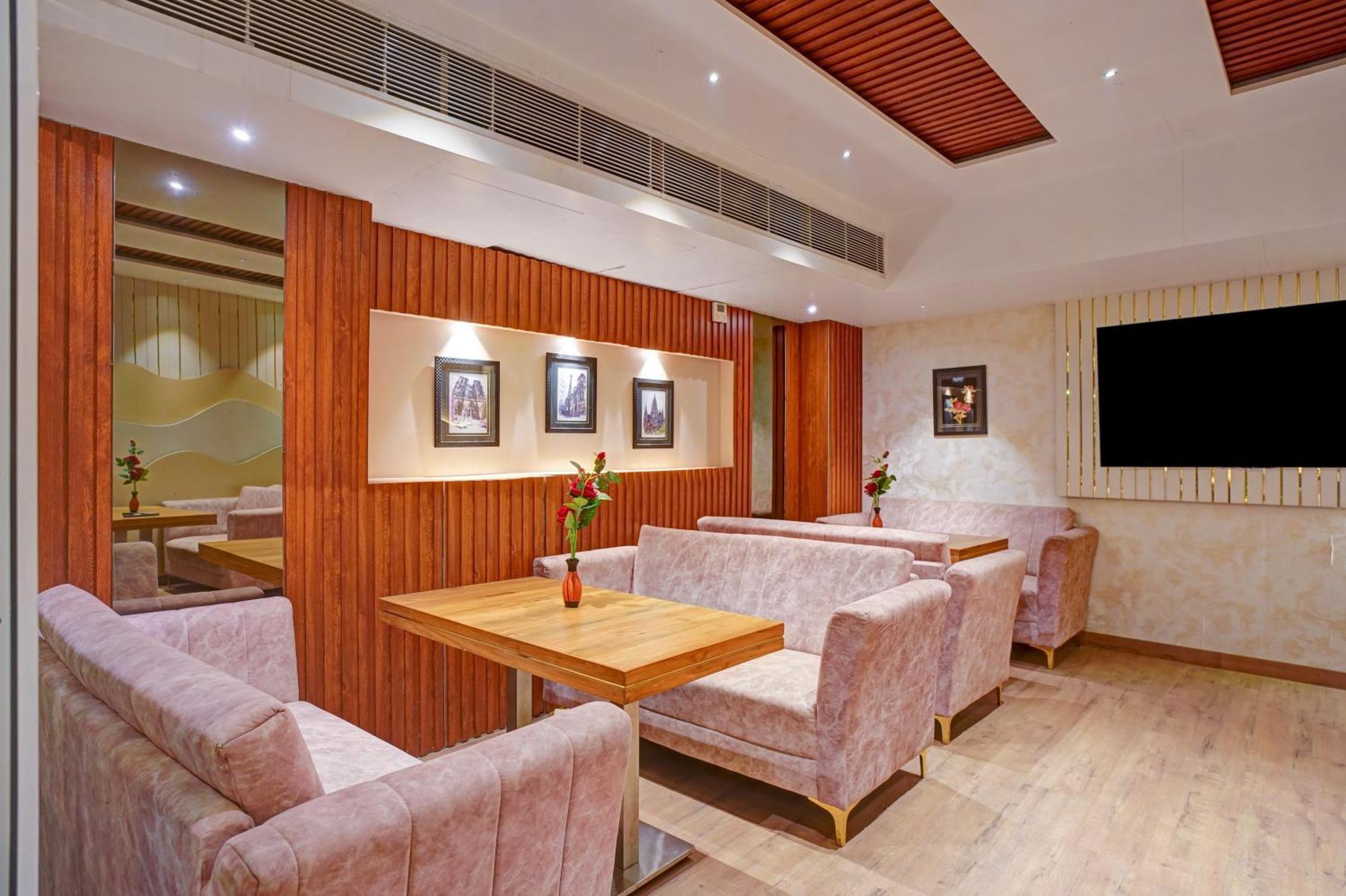 Hotel Gold Palace - 03 Mins Walk From New Delhi Railway Station Екстер'єр фото