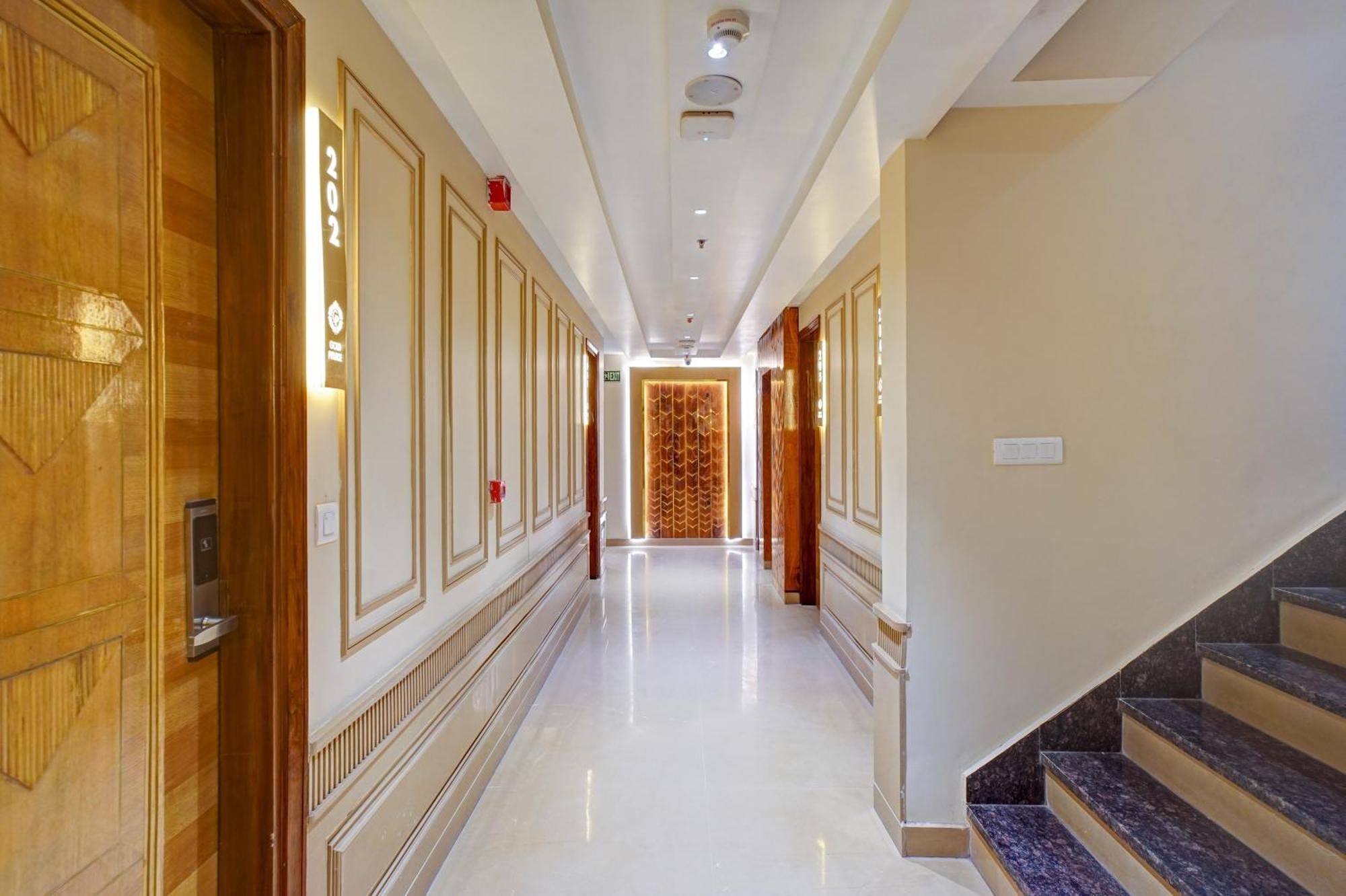 Hotel Gold Palace - 03 Mins Walk From New Delhi Railway Station Екстер'єр фото