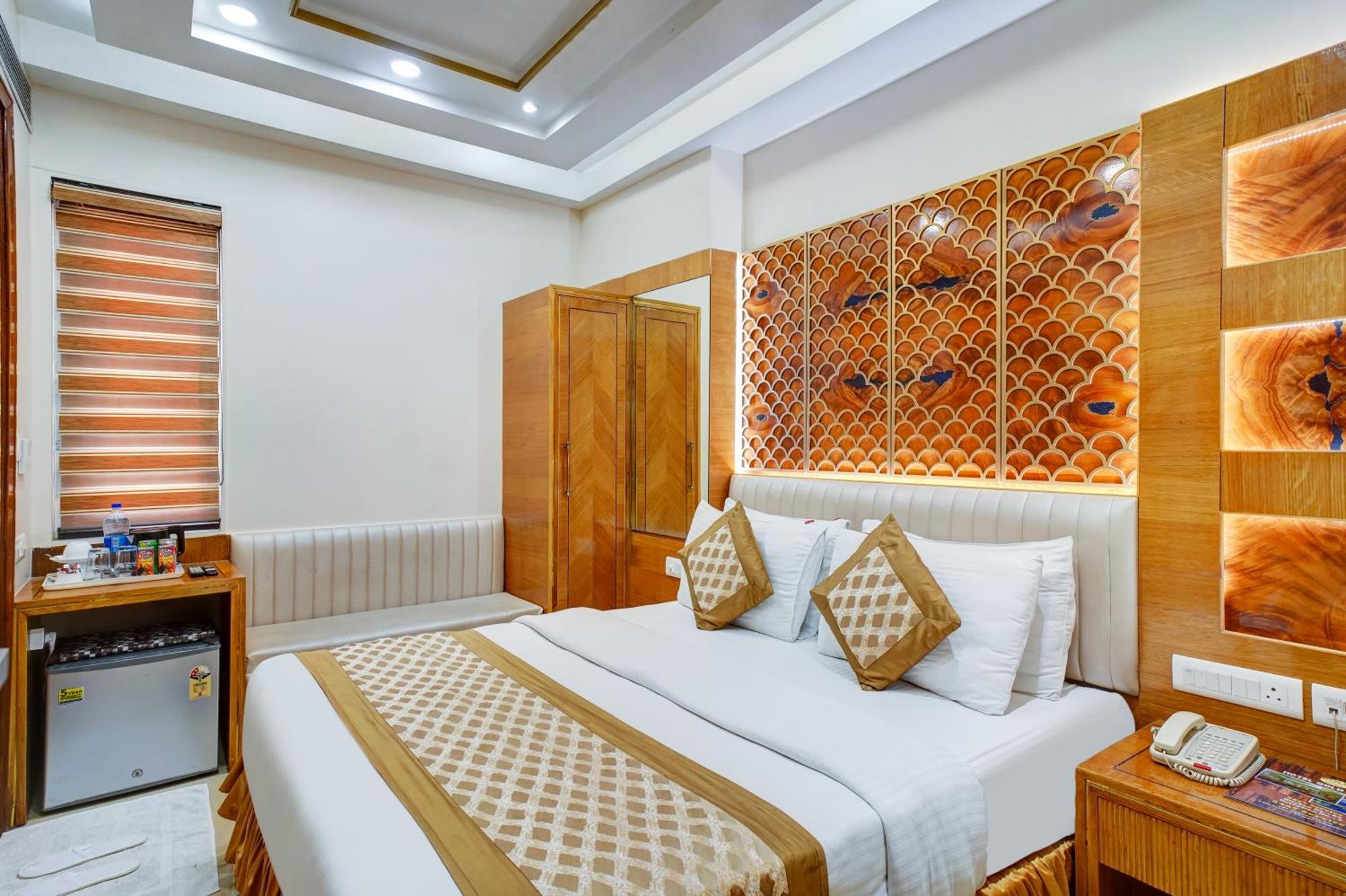 Hotel Gold Palace - 03 Mins Walk From New Delhi Railway Station Екстер'єр фото