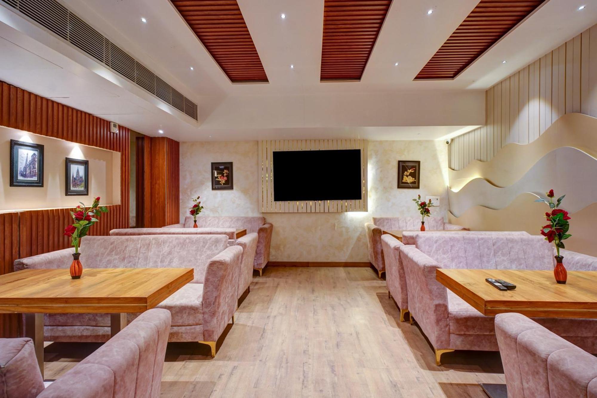 Hotel Gold Palace - 03 Mins Walk From New Delhi Railway Station Екстер'єр фото