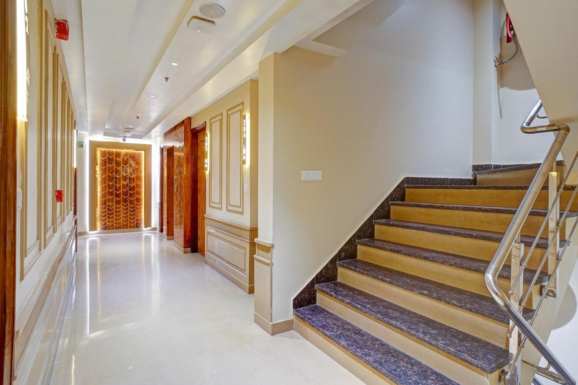 Hotel Gold Palace - 03 Mins Walk From New Delhi Railway Station Екстер'єр фото