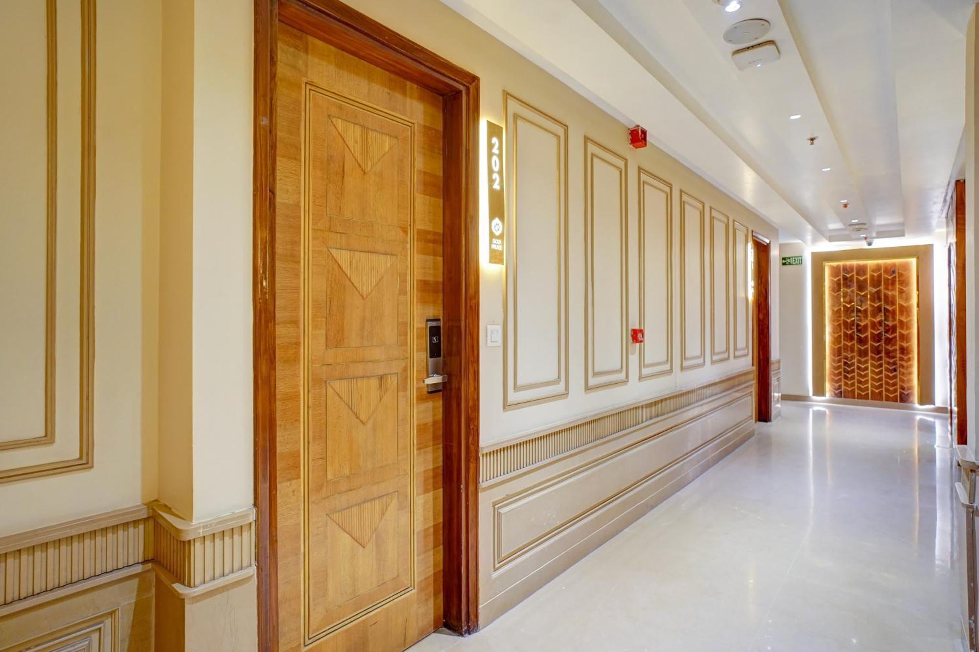 Hotel Gold Palace - 03 Mins Walk From New Delhi Railway Station Екстер'єр фото