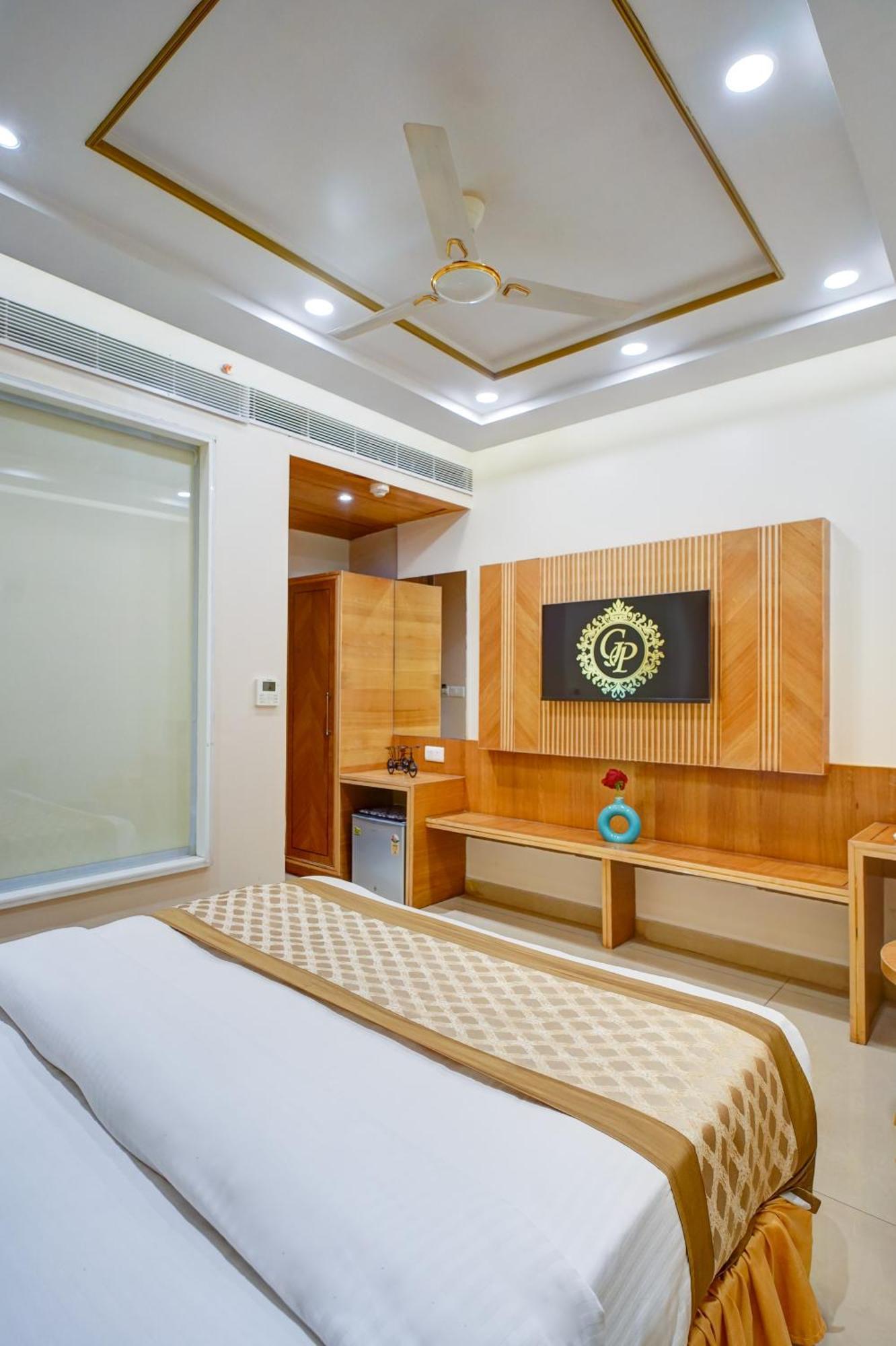 Hotel Gold Palace - 03 Mins Walk From New Delhi Railway Station Екстер'єр фото