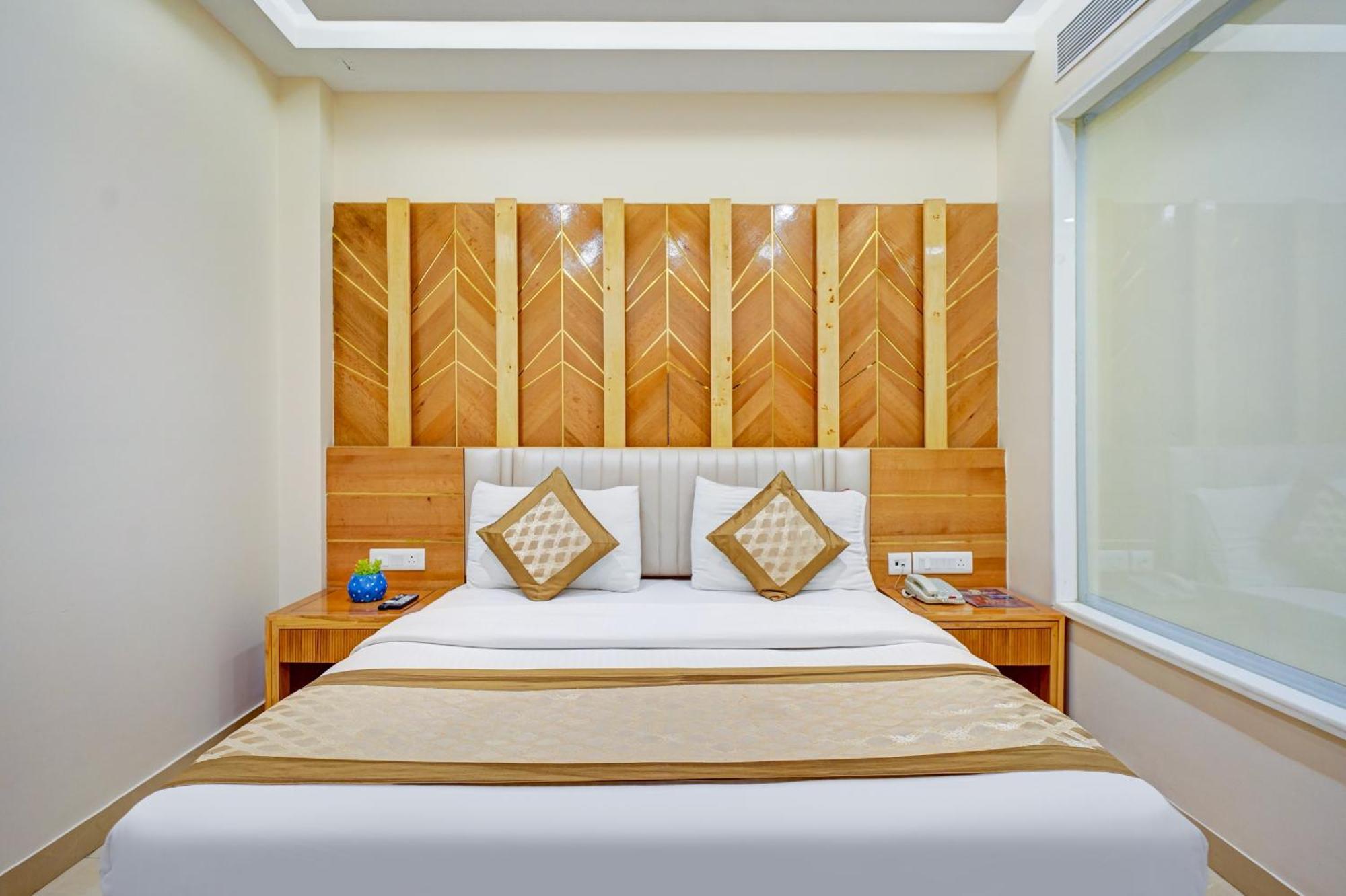 Hotel Gold Palace - 03 Mins Walk From New Delhi Railway Station Екстер'єр фото