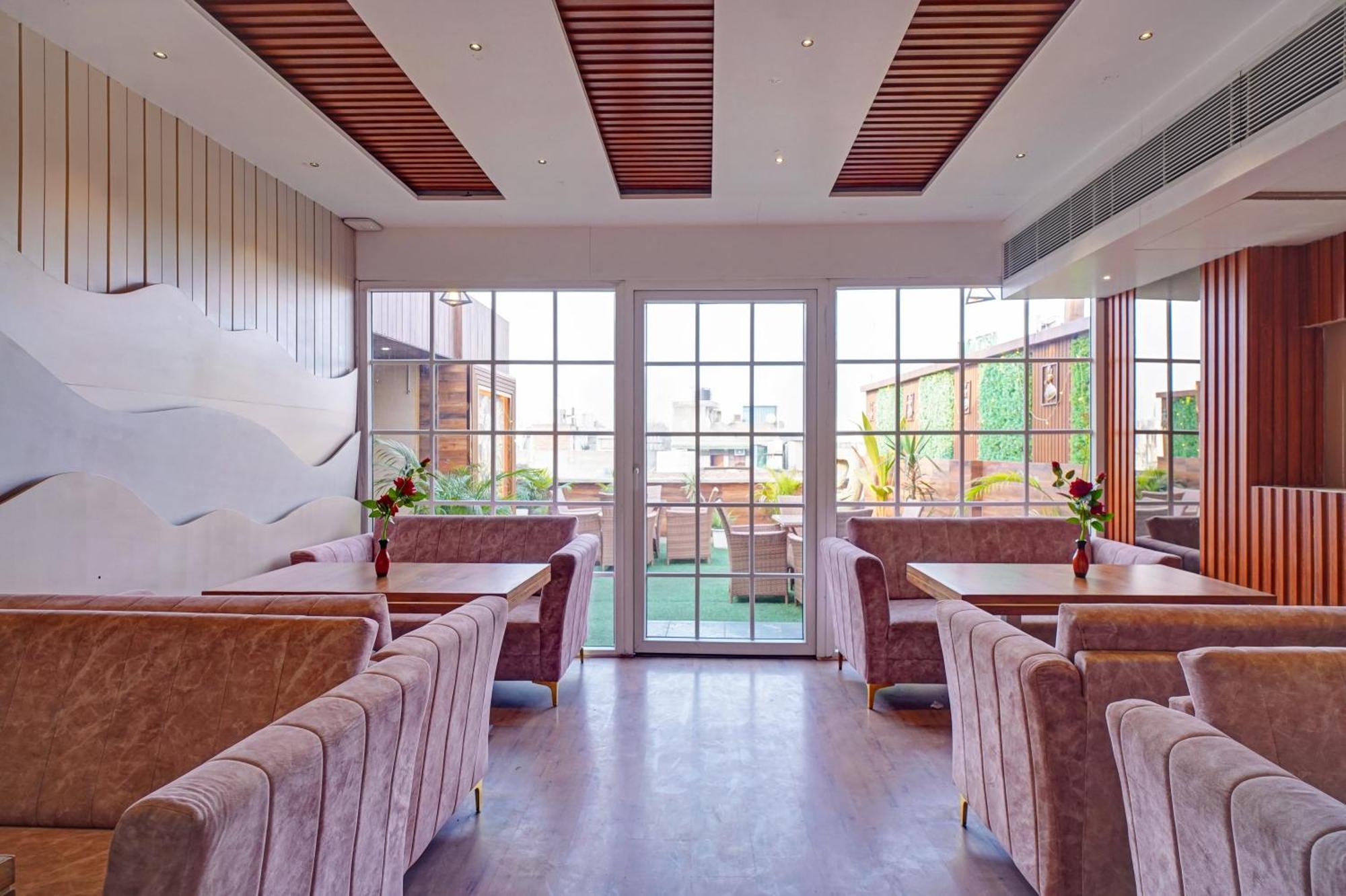 Hotel Gold Palace - 03 Mins Walk From New Delhi Railway Station Екстер'єр фото