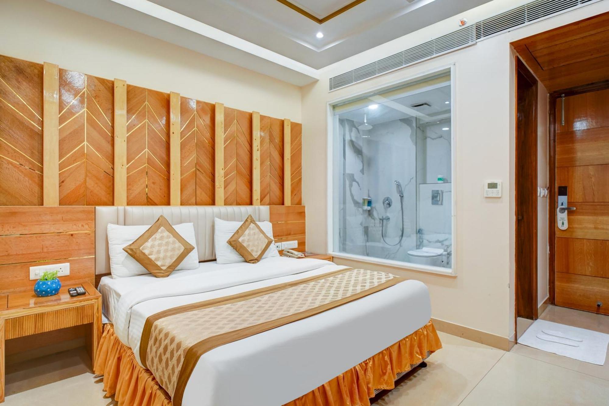 Hotel Gold Palace - 03 Mins Walk From New Delhi Railway Station Екстер'єр фото