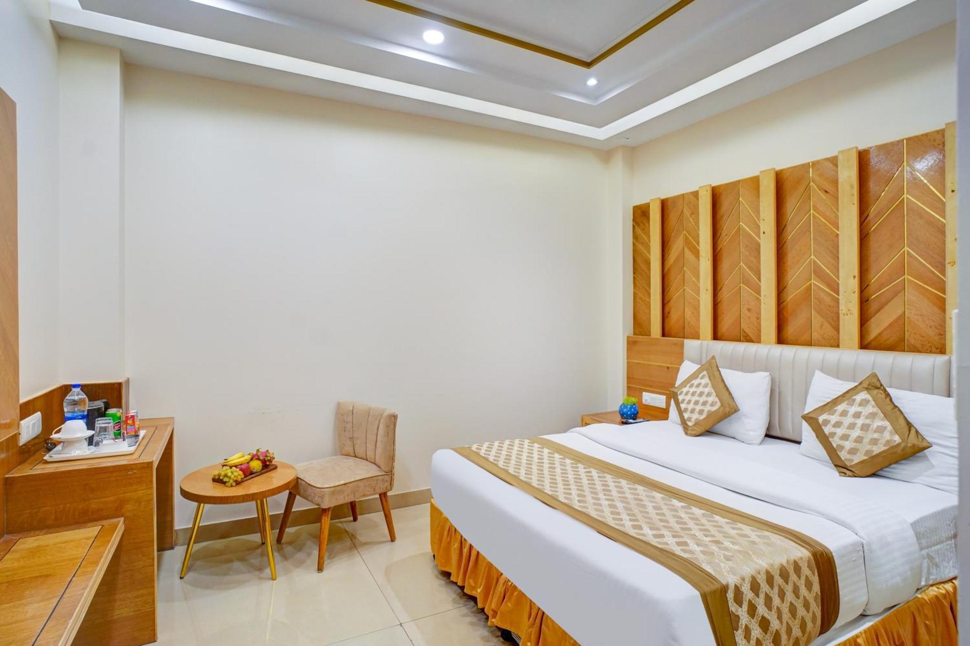 Hotel Gold Palace - 03 Mins Walk From New Delhi Railway Station Екстер'єр фото
